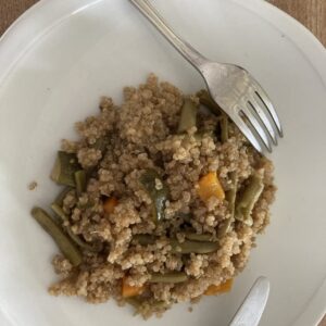Quinoa et légumes de printemps